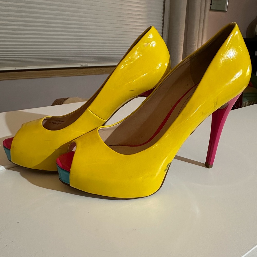 Bright yellow heels! Summer night out hit!